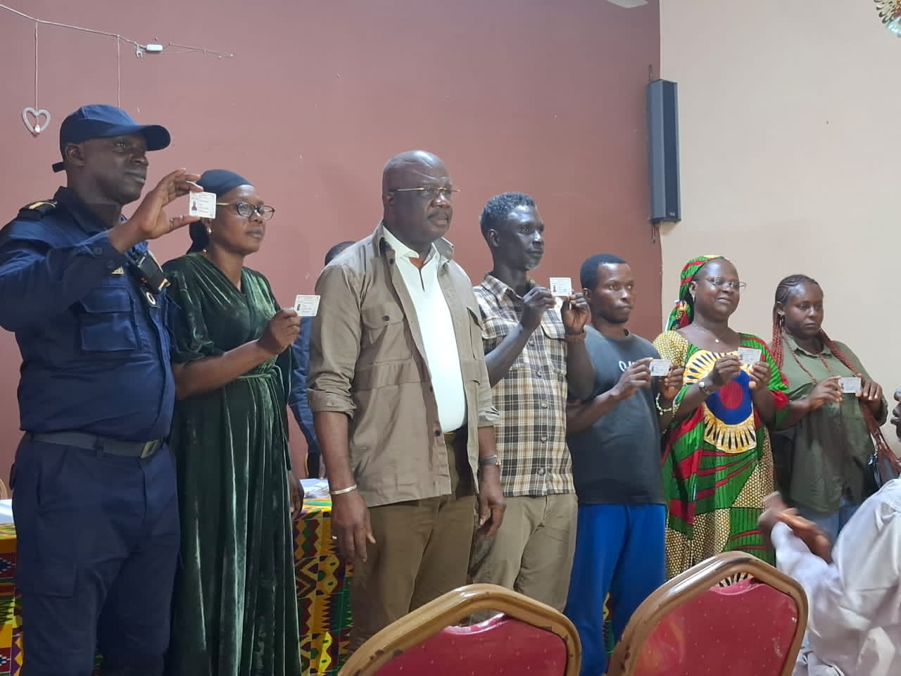 Remise officielle des cartes professionnelles aux agents municipaux